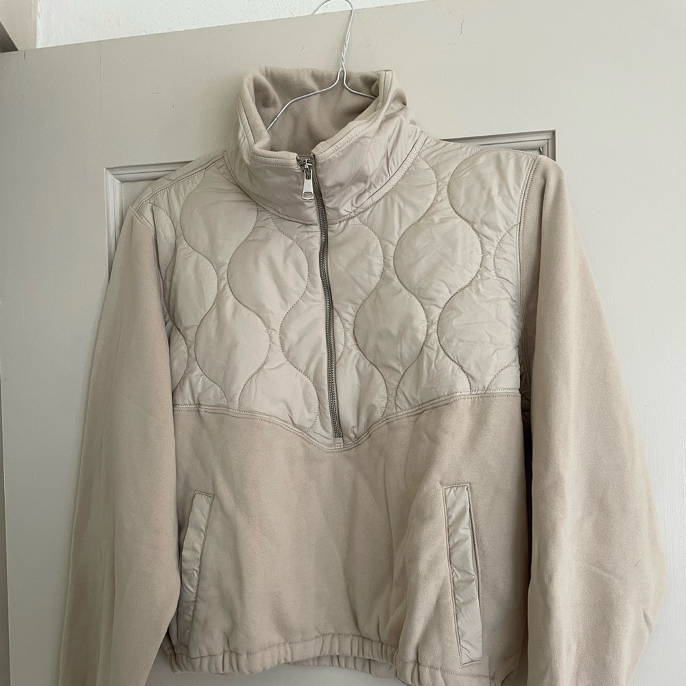 NWT Abercrombie and Fitch cropped sweatshirt